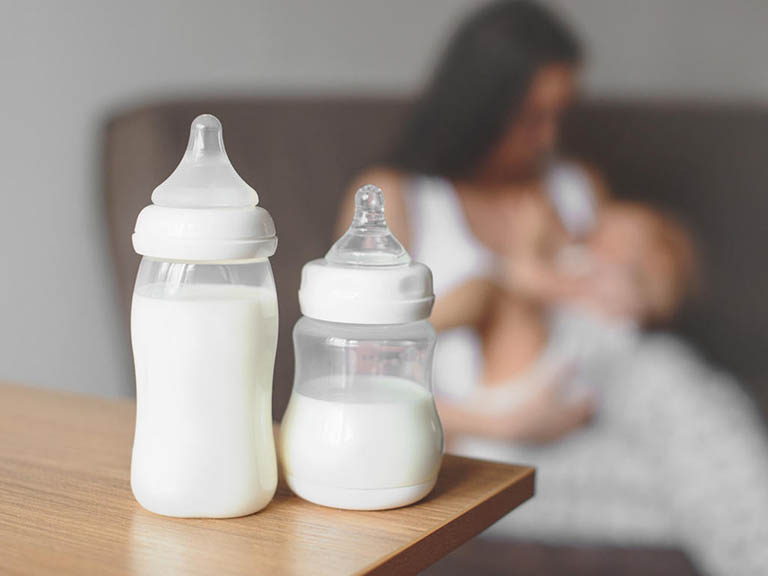 Cách làm đẹp sau sinh tại nhà bằng sữa mẹ