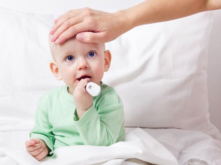 Trẻ bị viêm amidan thường sốt mấy ngày, cần làm gì?