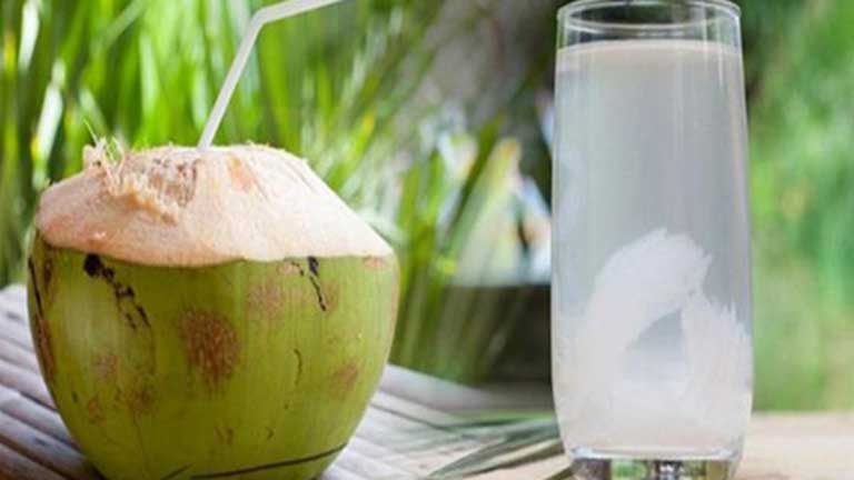 bầu 3 tháng đầu nên kiêng uống nước dừa