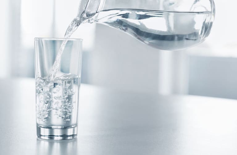 Bị sỏi thận có nên uống nhiều nước? 