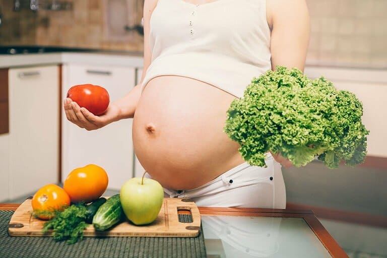 Mới có thai không nên ăn gì và cần bổ sung gì?