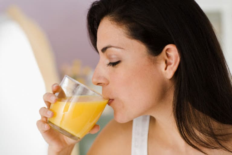 Đau dạ dày có uống nước cam được không? Lợi hay hại?