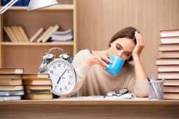 Mất ngủ làm giảm trí nhớ, mất tập trung phải làm sao?
