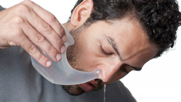 cách rửa mũi trị viêm xoang