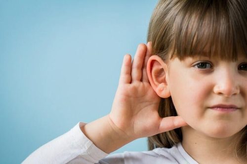 Nghe kém ở trẻ em: Nguyên nhân, dấu hiệu và khắc phục