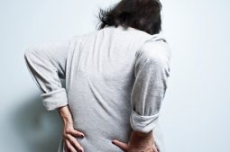 Bệnh trĩ có gây đau lưng không?