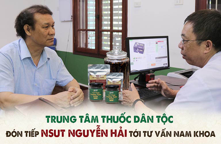 Nam nghệ sĩ được bác sĩ Lê Hữu Tuấn thăm khám và tư vấn trực tiếp