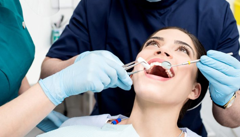 Quá trình trồng răng giả hiện nay hạn chế gây đau đớn một cách tối đa