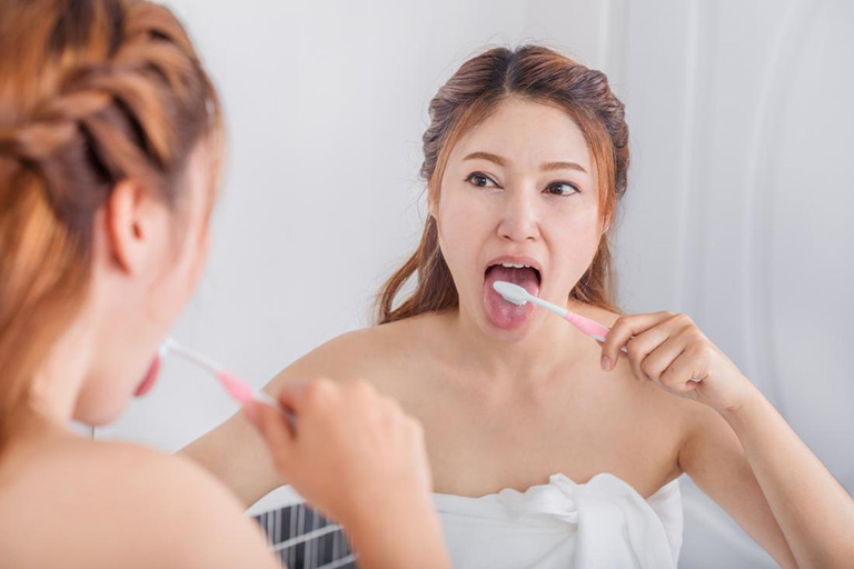 Cắt amidan xong có đánh răng được không?