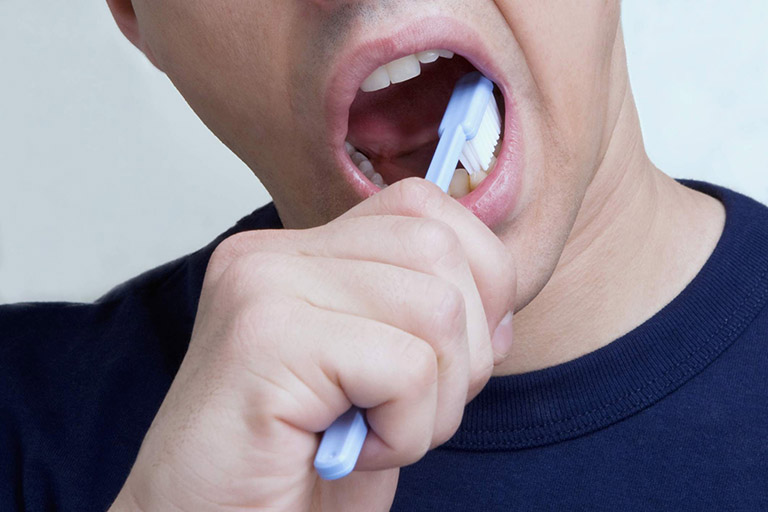Cắt amidan xong có đánh răng được không?