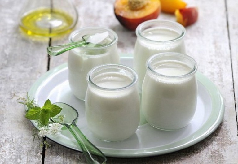Sữa chua đặc biệt là sữa chua nguyên chất không đường có tác dụng rất tốt trong điều trị hôi miệng
