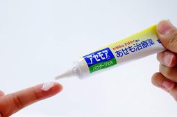 Kobayashi Acemore a Powder Gel được đánh giá cao về mức độ an toàn, lành tính, dùng được cho cả trẻ em và người lớn