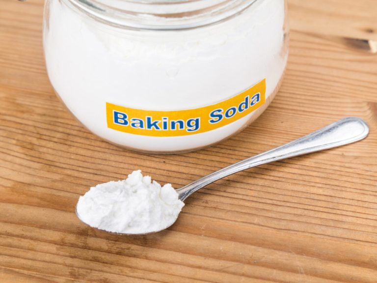 Baking soda thường được sử dụng để hỗ trợ làm sạch, làm trắng răng