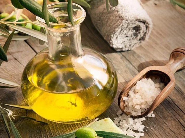 Tham khảo cách dùng dầu oliu với muối để giúp răng trắng sáng hơn