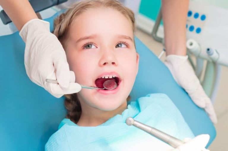 Trẻ dưới 16 tuổi không phải là đối tượng có thể tẩy trắng răng bằng các biện pháp nha khoa