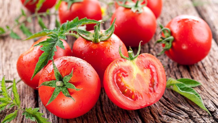 Cà chua được đánh giá là mang lại nhiều hiệu quả trong việc làm trắng răng