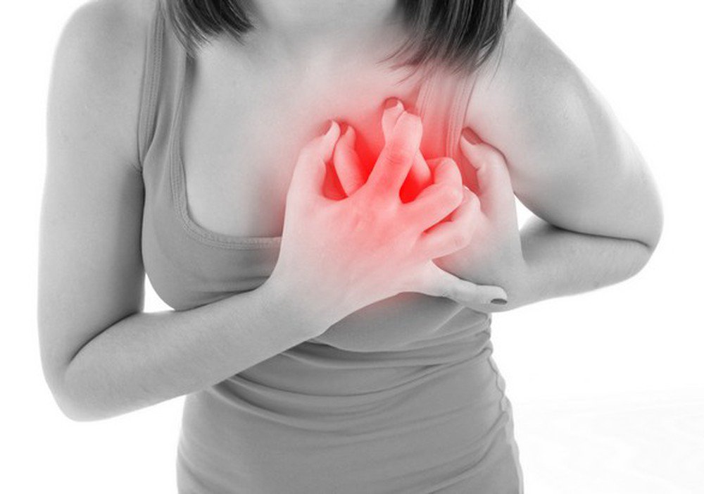 Bệnh nhân nên đi khám ngay nếu có dấu hiệu đau ngực trái.