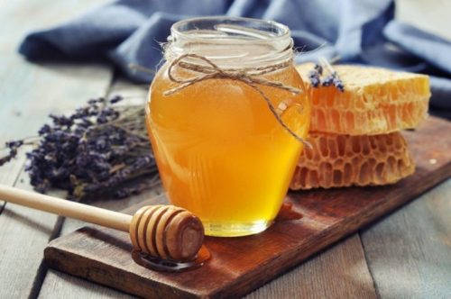 Mật ong thường được dân gian sử dụng để hỗ trợ điều trị nhiệt miệng