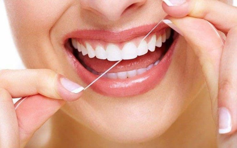 Nên chăm sóc răng miệng đúng cách để bảo vệ răng bị mất tủy