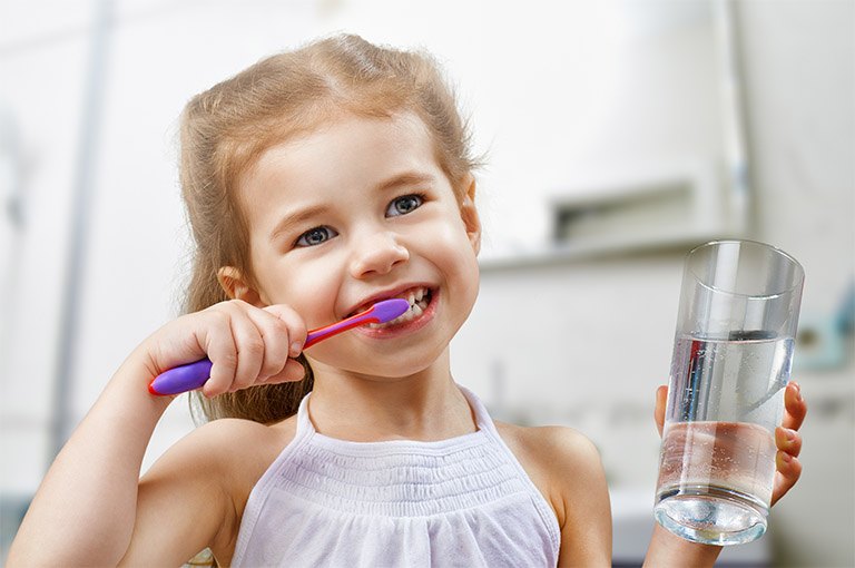 Chăm sóc răng miệng đúng cách sẽ giúp phòng ngừa nhiệt miệng đáng kể