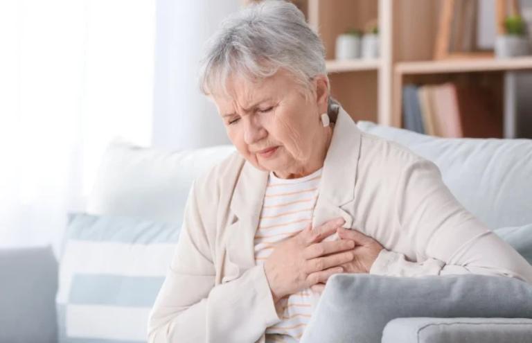 Có khoảng 71% phụ nữ cảm thấy mệt mỏi bất thường trước khi xuất hiện cơn nhồi máu cơ tim 1 tháng