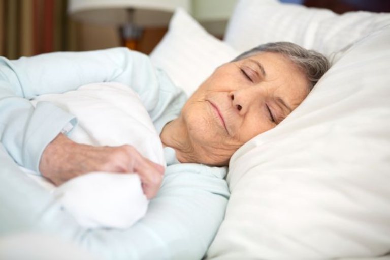 Đột quỵ khi ngủ rất nguy hiểm, hay xảy ra ở người lớn tuổi