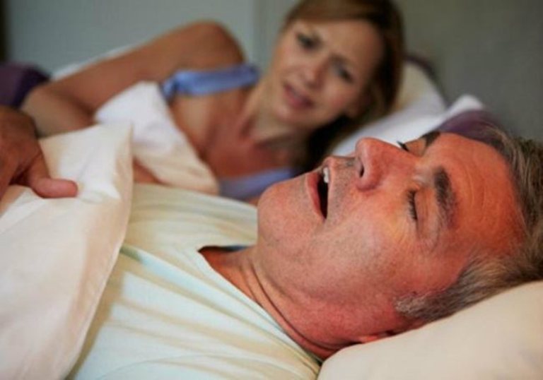 Những người ngủ ngáy, hay ngáp, chảy nước dãi một bên khi ngủ có nguy cơ bị đột quỵ khi ngủ rất cao