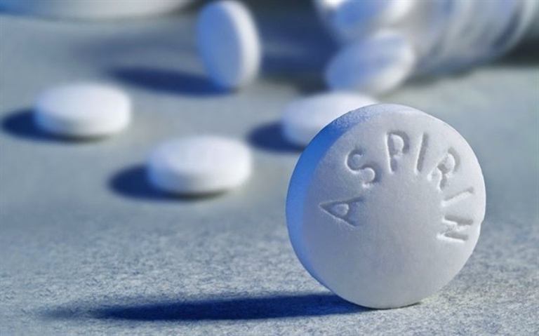 Aspirin thường được sử dụng để làm tan cục máu đông, giảm sự tắc nghẽn mạch máu