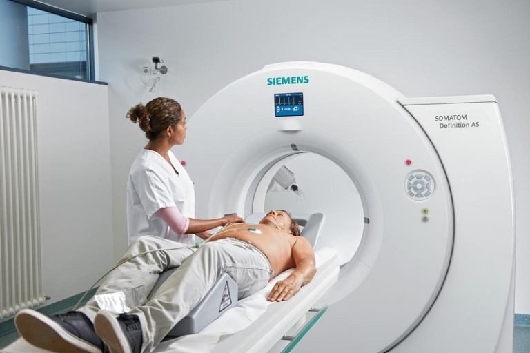 Chụp CT hoặc MRI sẽ được tiến hành trước tiên khi người bệnh có dấu hiệu tai biến
