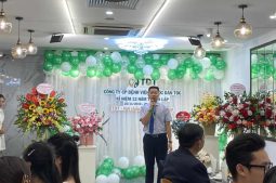 Ông Nguyễn Quang Hưng phát biểu tại buổi sinh nhật