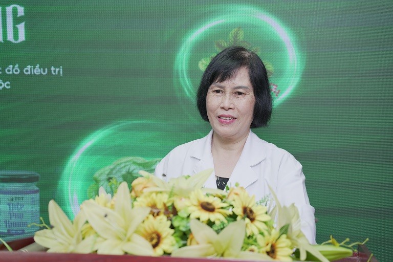 Ths.Bs Đỗ Thanh Hà phát biểu tại lễ ra mắt sản phẩm dung dịch vệ sinh phụ nữ Diệp Phụ Khang