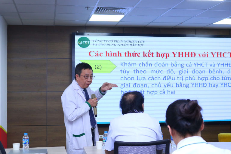Bác sĩ Lê Hữu Tuấn chia sẻ về các hình thức kết hợp YHCT và YHHĐ