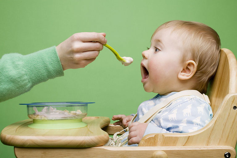 Thay đổi chế độ ăn uống để bé hồi phục tốt
