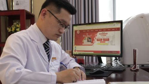 Bác sĩ Trần Hải Long khám chữa bệnh tại Nhất Nam Y Viện