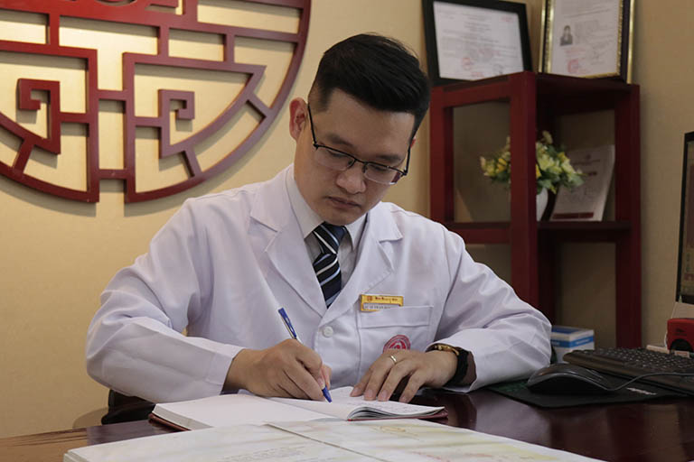 Bác sĩ Trần Hải Long lựa chọn YHCT với mong muốn giúp nhiều người khỏi bệnh