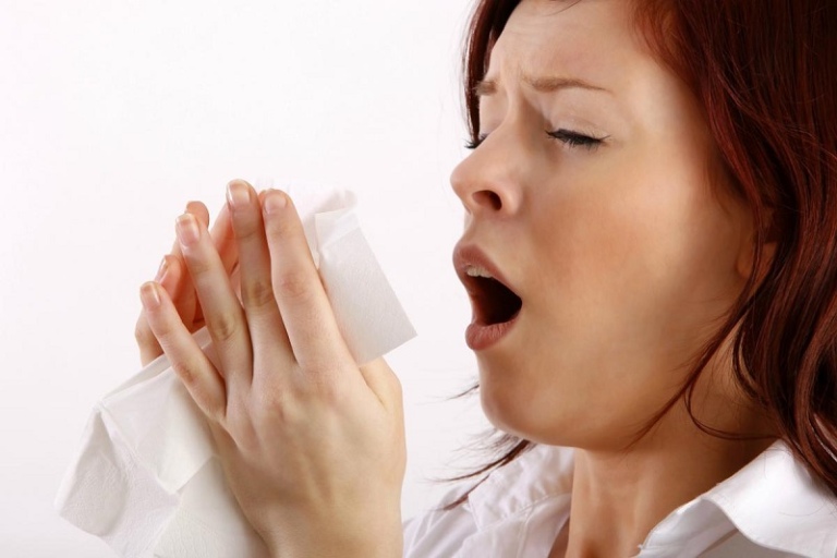Hiện tượng ngứa mũi hắt xì liên tục là gì? 